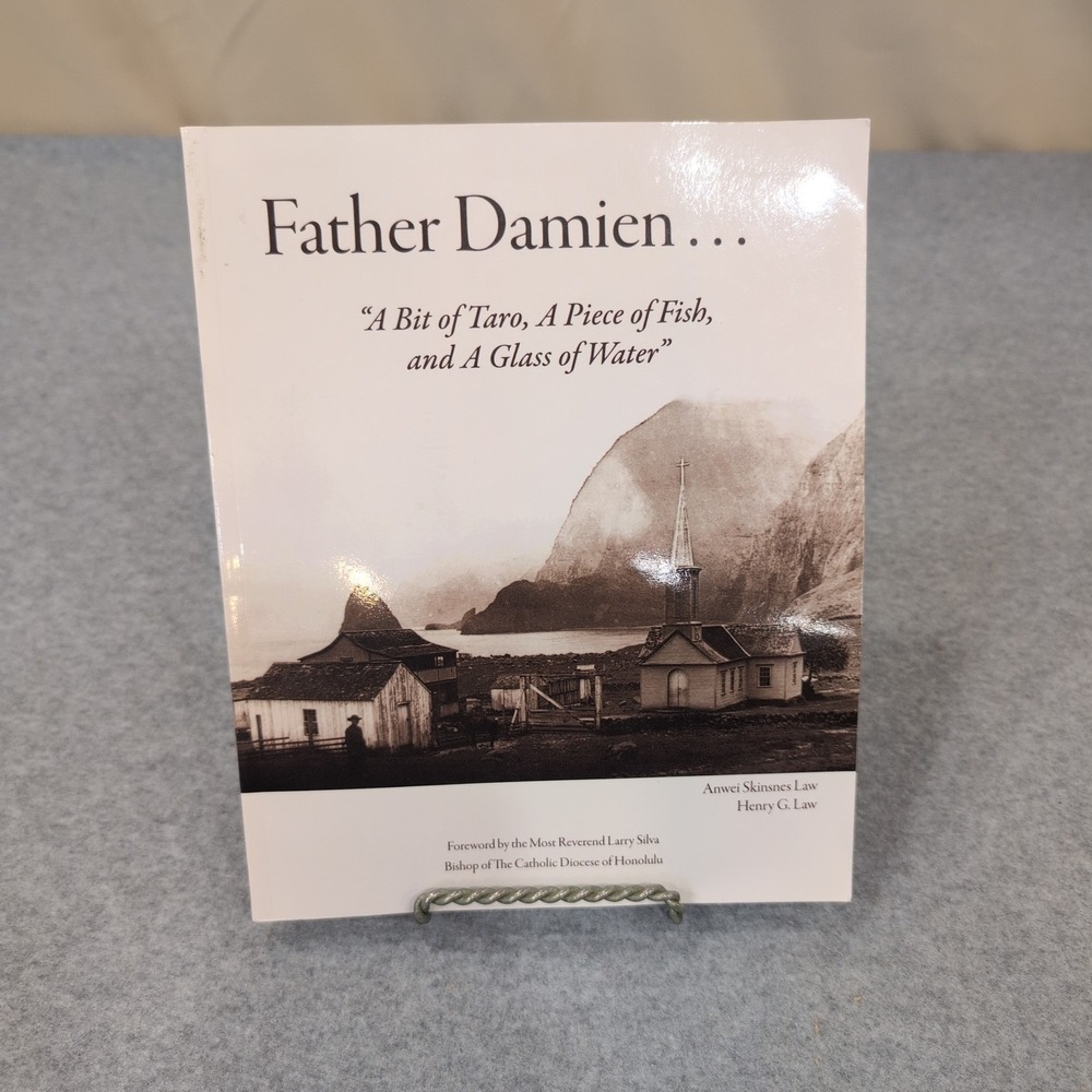 Father Damien A Bit of Taro A Piece of Fish and A Glass of Water Law 2009 Book - Picture 1 of 4